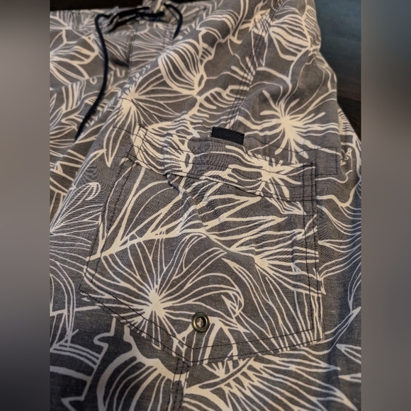 JCrew Swim Trunks, Mens 36. Grey/White Aloha Pattern. - Picture 2 of 5